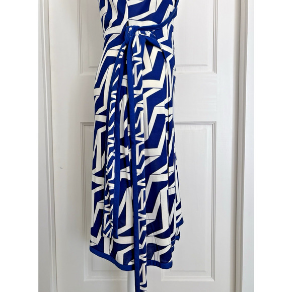 DVF Diane Von Furstenberg Iconic Silk Wrap Dress Betsy Blue White Sz 2 Geometric - Picture 9 of 16